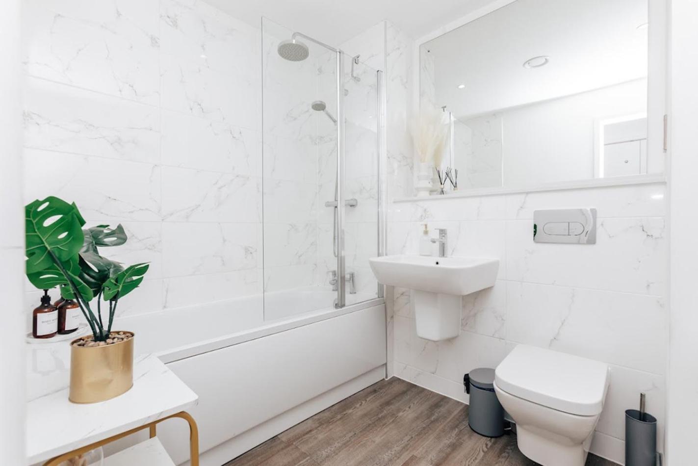 Luxury 2 Bedroom Apartment, Broad Street Бирмингем Экстерьер фото